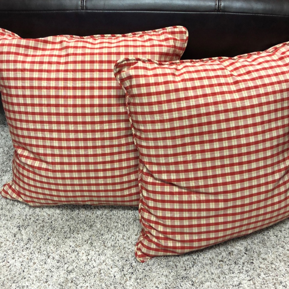 Custom 5 piece set. pillows & Twin dust ruffle